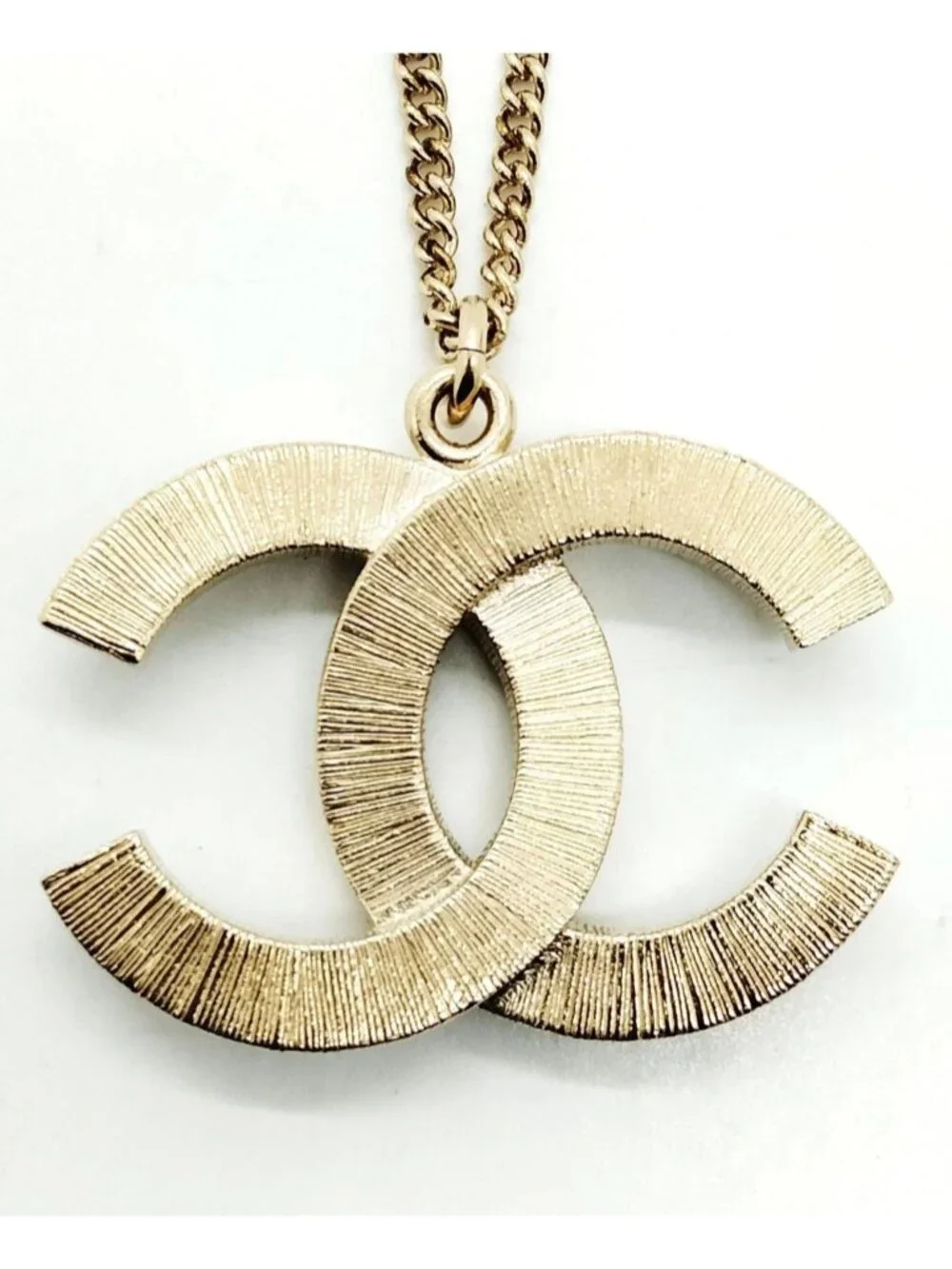 Authentic Chanel CC Black Enamel Gold Tone Pendant Necklace Classic Jewelry
